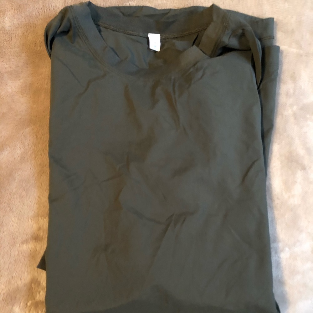 Lulu lemon t shirt